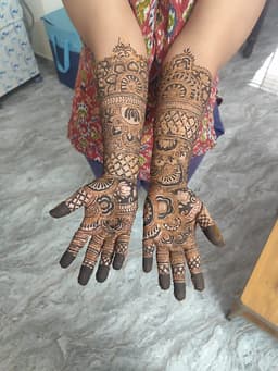 Aasiya Mehndi Artist