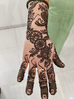 Nishar Henna Artist